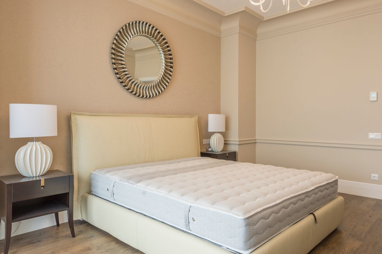 Matelas et literie à inspecter pour détecter des punaises de lit