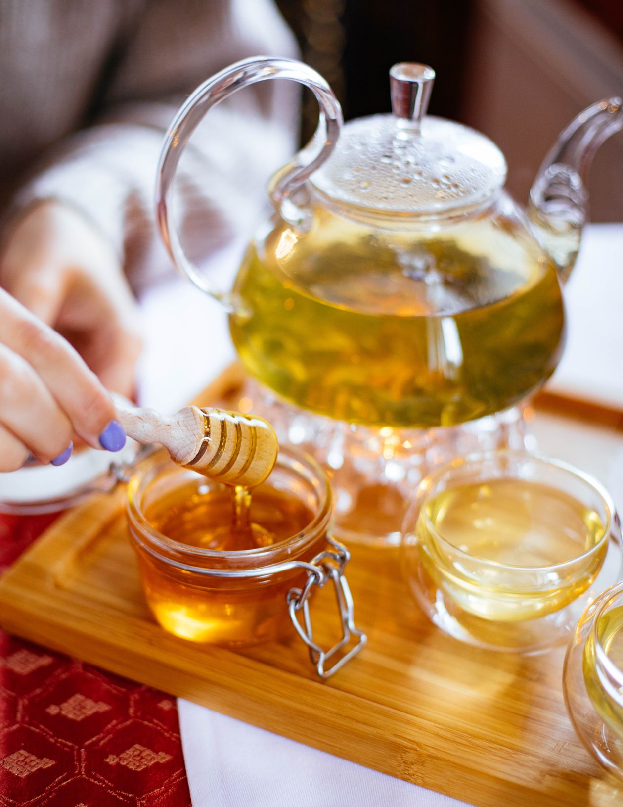 Pot de miel, remède naturel traditionnel contre la toux et le rhume